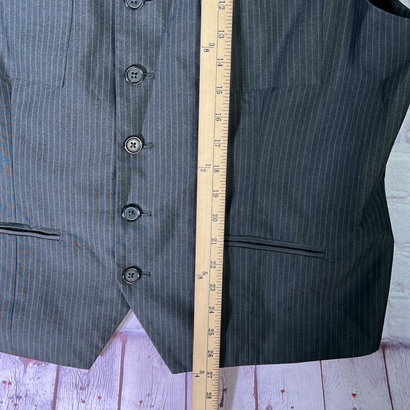 Kenneth Cole New York Men's Striped Dark Gray Vest. Size: XL - Picture 8 of 12